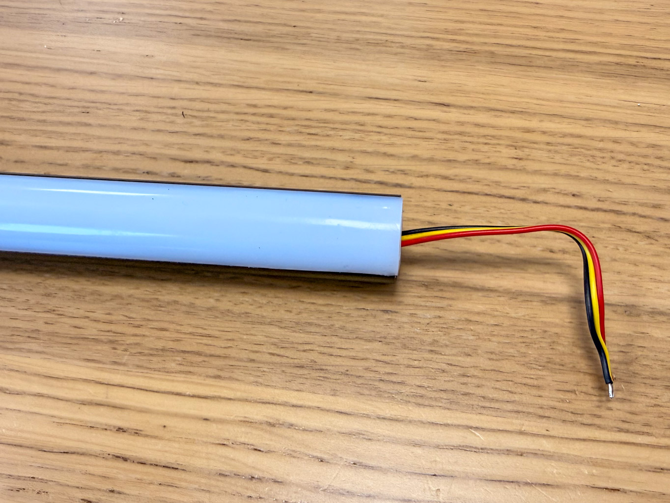 LaskaKit-stavba-wled-rgbic-lampy-z-philips-podlahove-lampy--action--s-laskakit-espwled-3